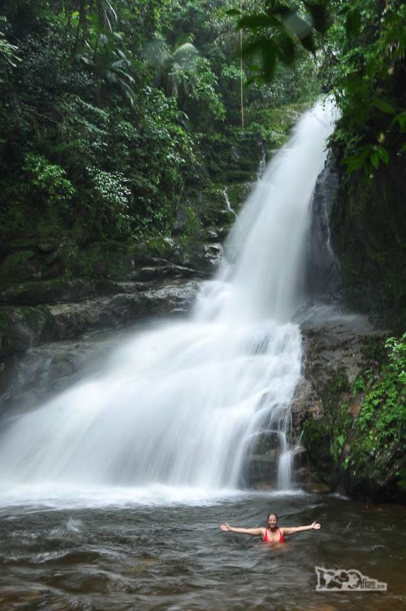 Um delicioso mergulho no Salto do Saci, na região de Antonina, litoral do Paraná
